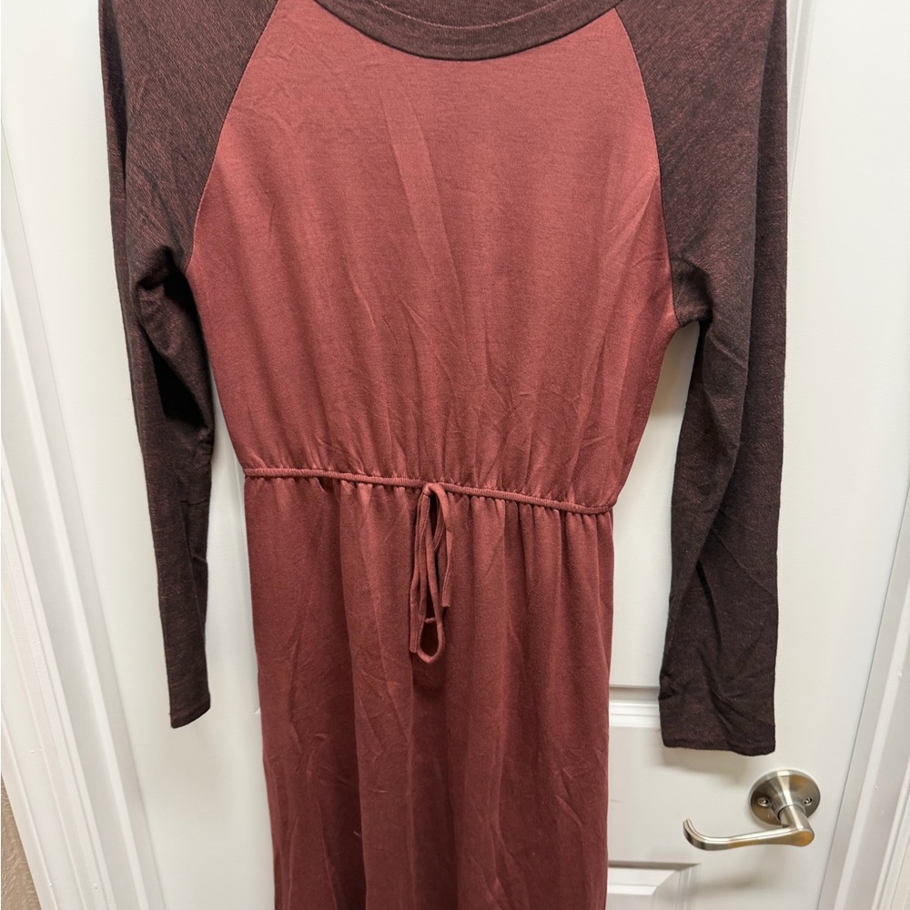 Roolee Two-Tone Long Sleeve Drawstring Waist Dress - Dusty Rose & Brown
